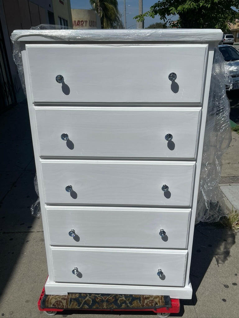 PINE WOOD CHEST 5 DRAWER IN WHITE WITH CRYSTAL KNOBS.