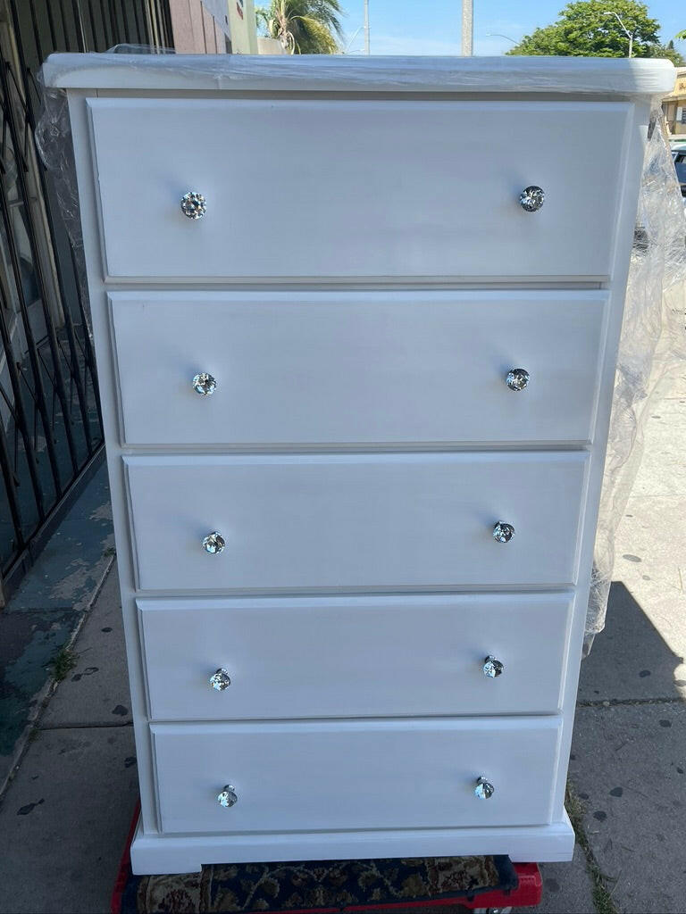 PINE WOOD CHEST 5 DRAWER IN WHITE WITH CRYSTAL KNOBS.