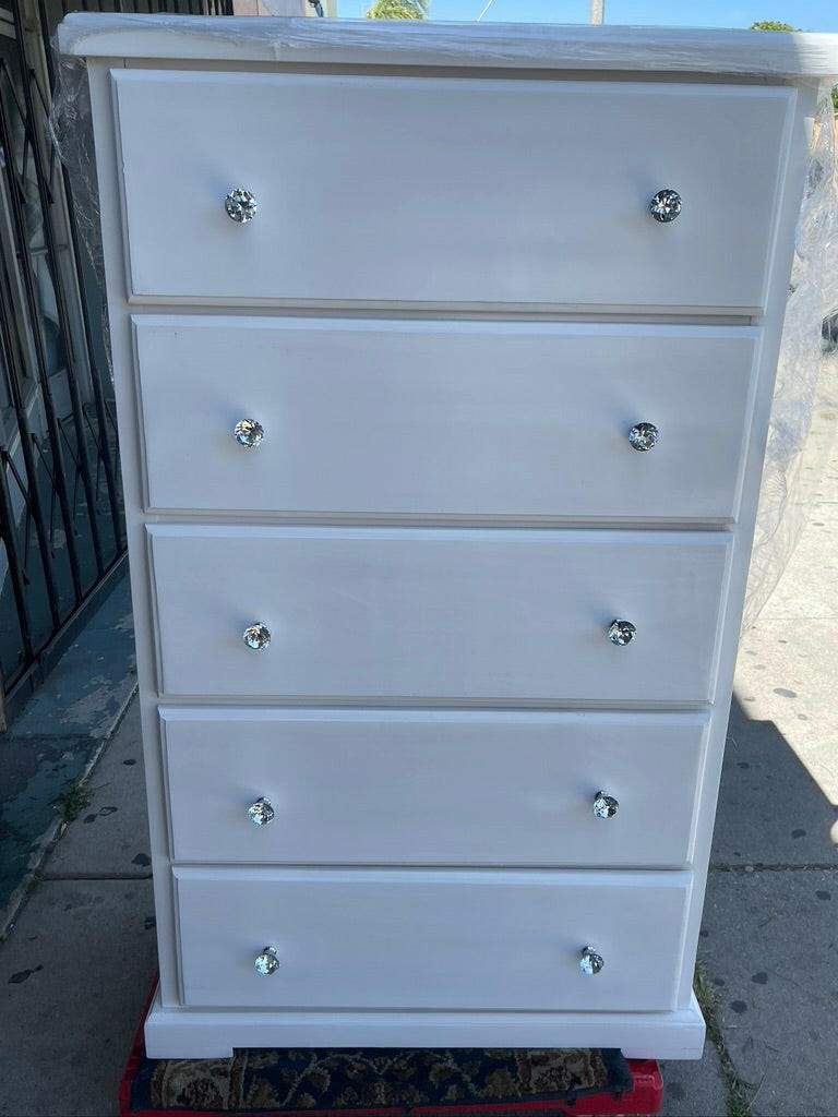 PINE WOOD CHEST 5 DRAWER IN WHITE WITH CRYSTAL KNOBS.