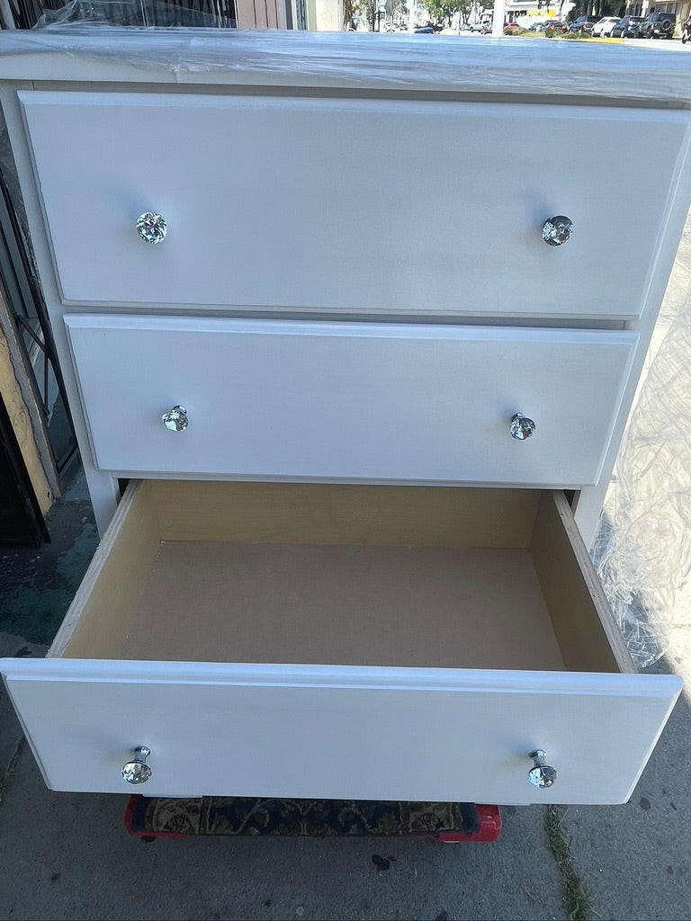 PINE WOOD CHEST 5 DRAWER IN WHITE WITH CRYSTAL KNOBS.