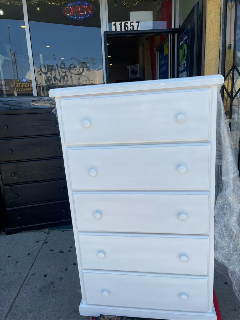 PINE WOOD CHEST 5 DRAWER IN WHITE.