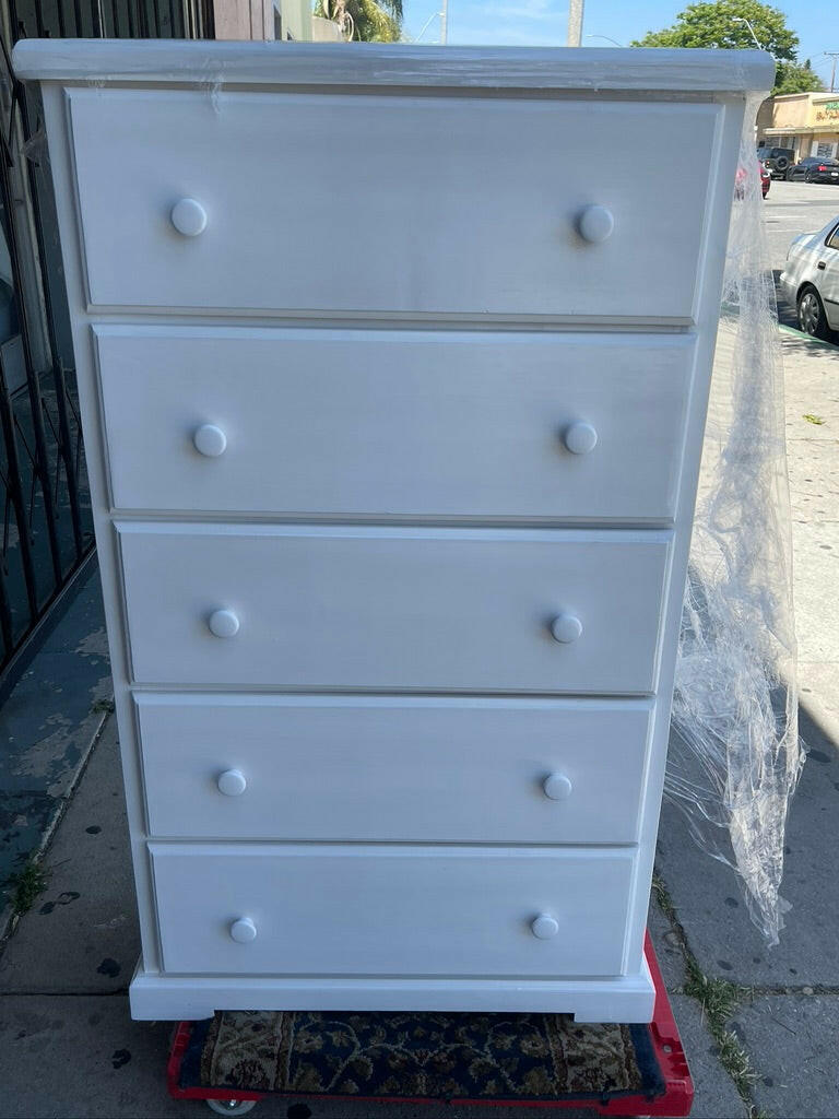 PINE WOOD CHEST 5 DRAWER IN WHITE.
