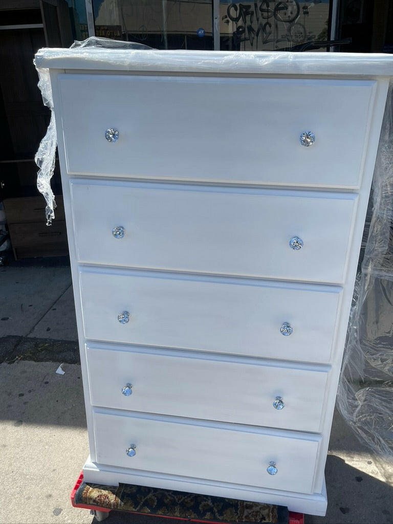 PINE WOOD CHEST 5 DRAWER IN WHITE WITH CRYSTAL KNOBS.
