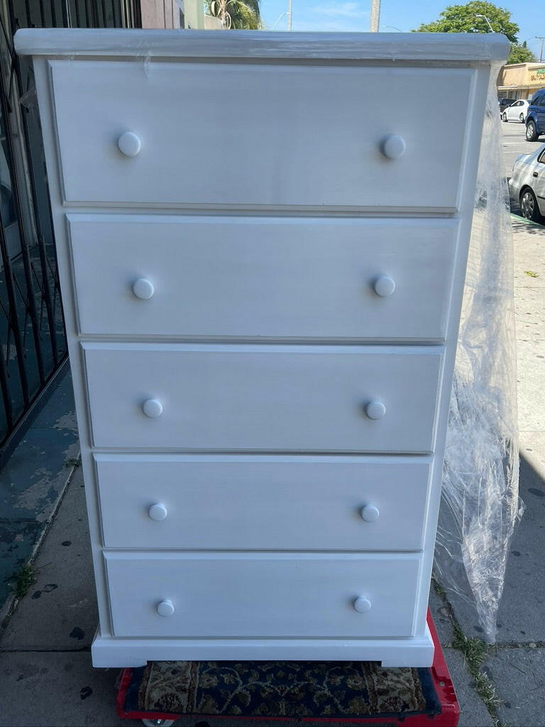 PINE WOOD CHEST 5 DRAWER IN WHITE.